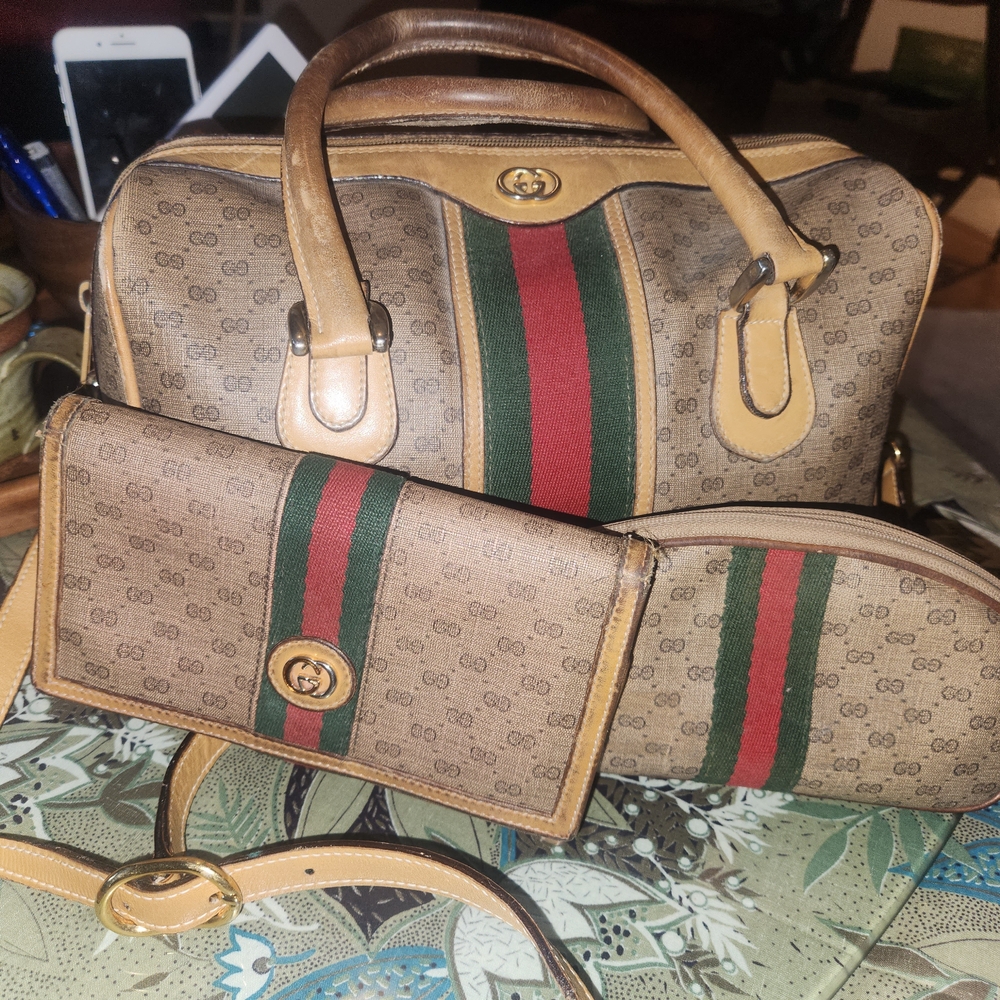 Vinatage And Authentic Gucci Brown and Bag Set , Wallet, And Make Up Bag.  Qas